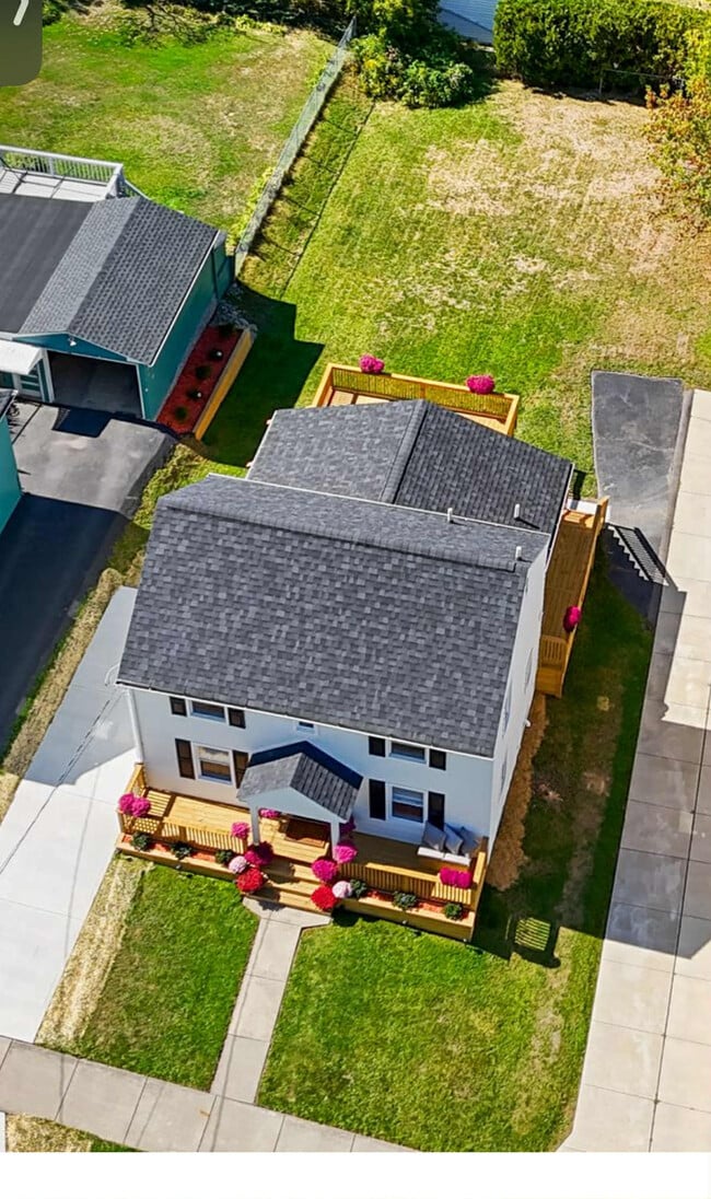 Building Photo - 116 Mary St