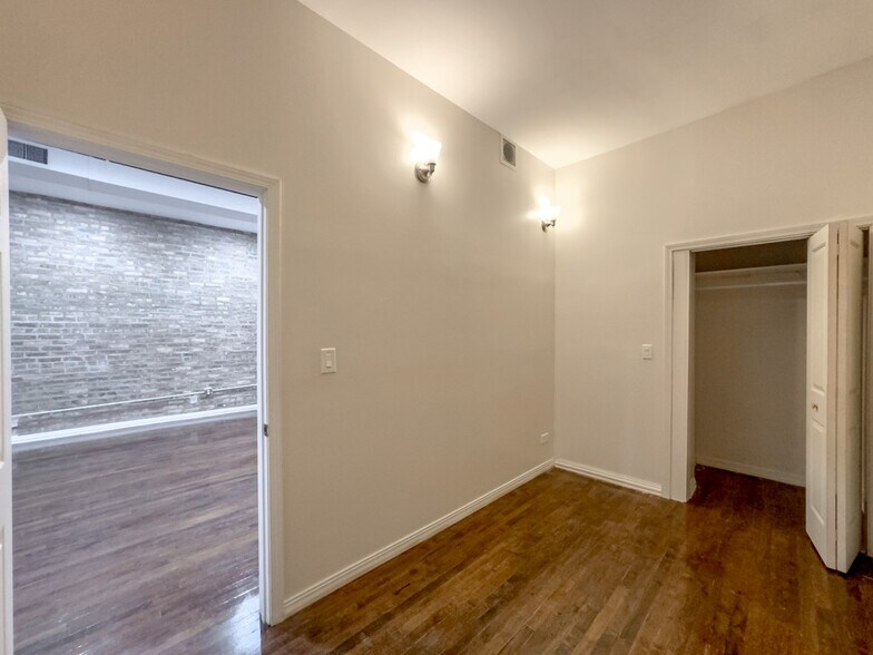 Building Photo - 3345 N Clark St