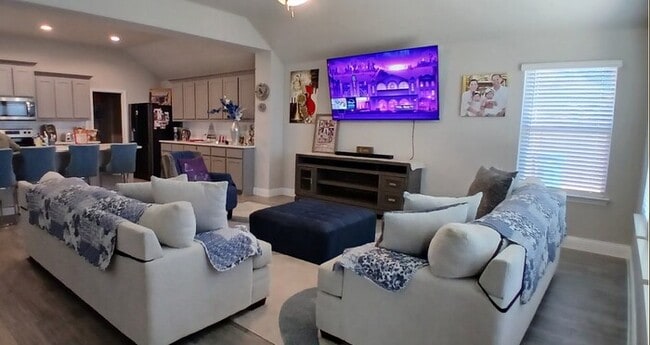 Building Photo - Bright & Open 3-Bedroom Home in Sought-Aft...