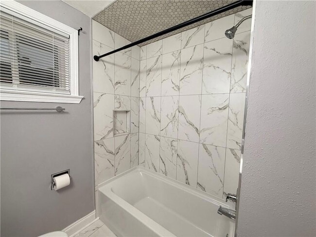 Building Photo - 1385 Cherokee Ave