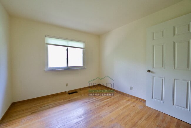 Building Photo - 801 Chamberlain Ct