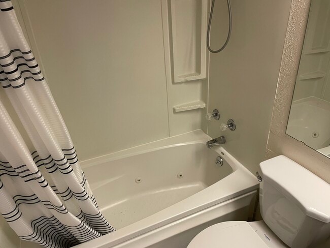 Building Photo - 473 Rolling Hills Dr