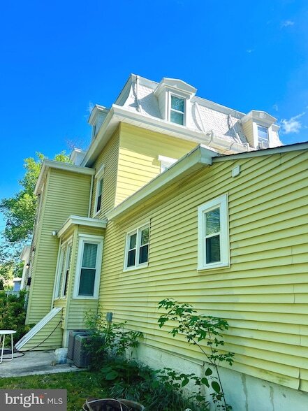 Building Photo - 102 Myrtle Ave