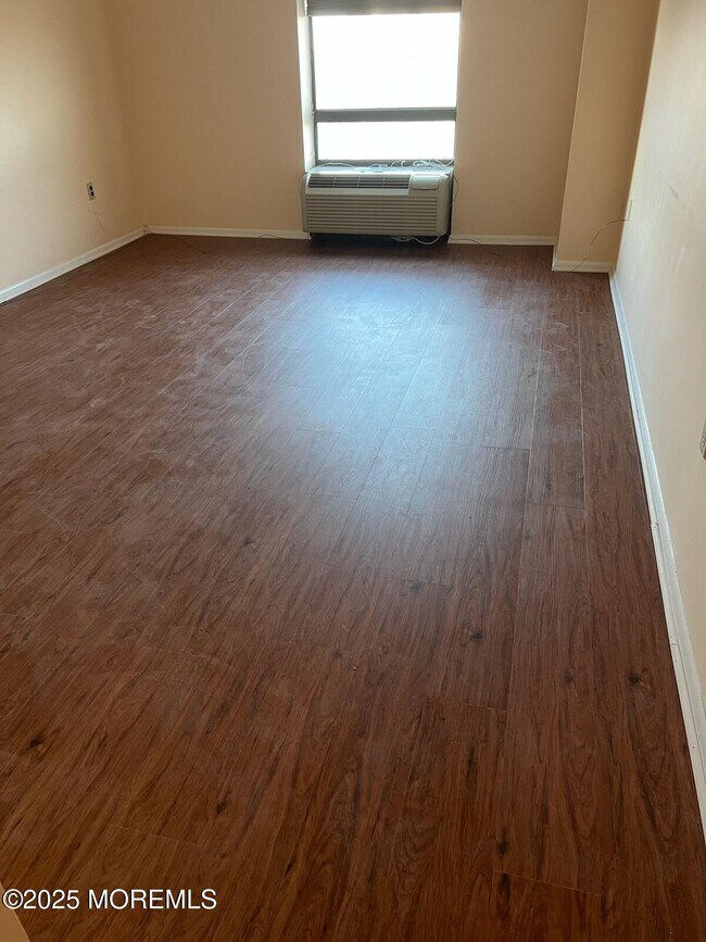 Building Photo - 787 Ocean Ave N