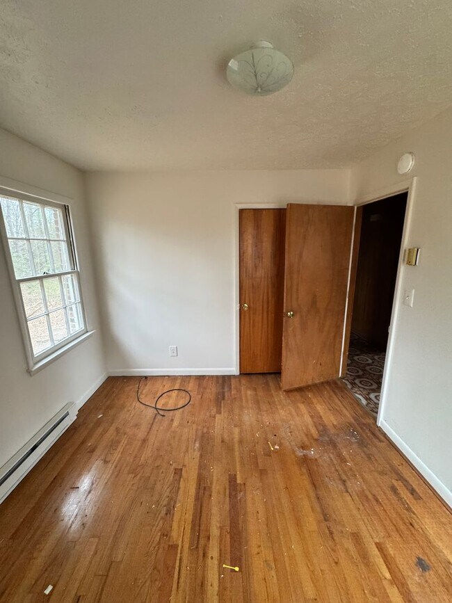 Building Photo - 2 bedroom / 1 office / 1 bathroom in Shelby, NC