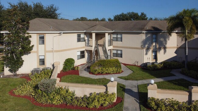 Building Photo - 2625 Heathcote Dr