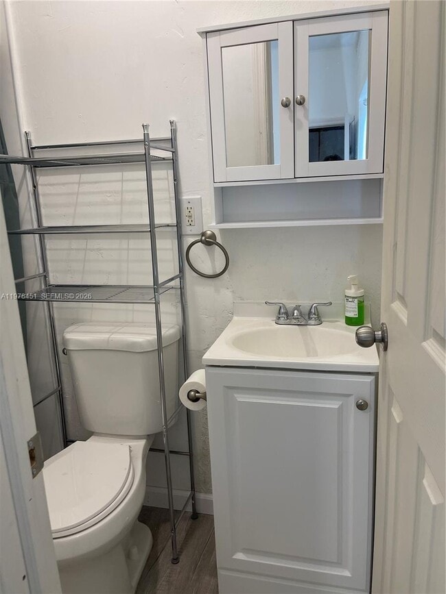 Building Photo - 3127 SW 21st St