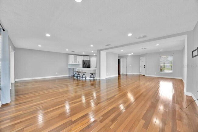 Building Photo - 409 Rona Ln