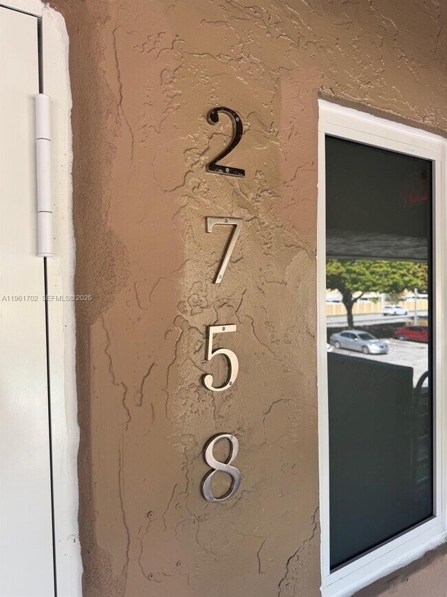 Building Photo - 2758 W 60th St