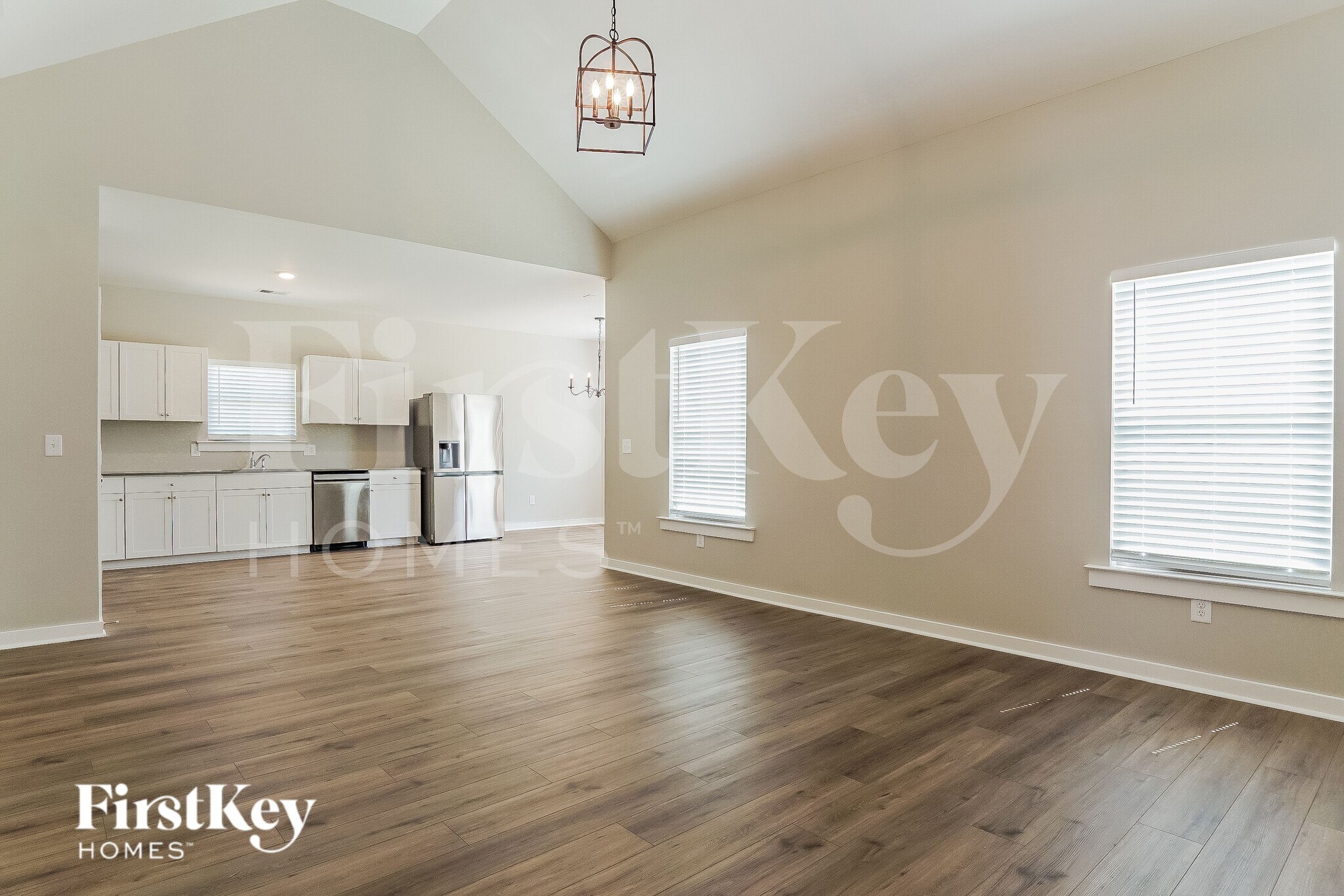 Building Photo - 350 S Pine Dr