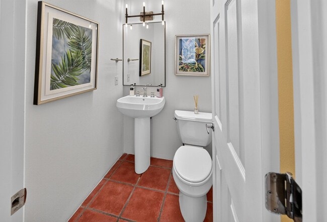 Building Photo - 753 Viento Cir