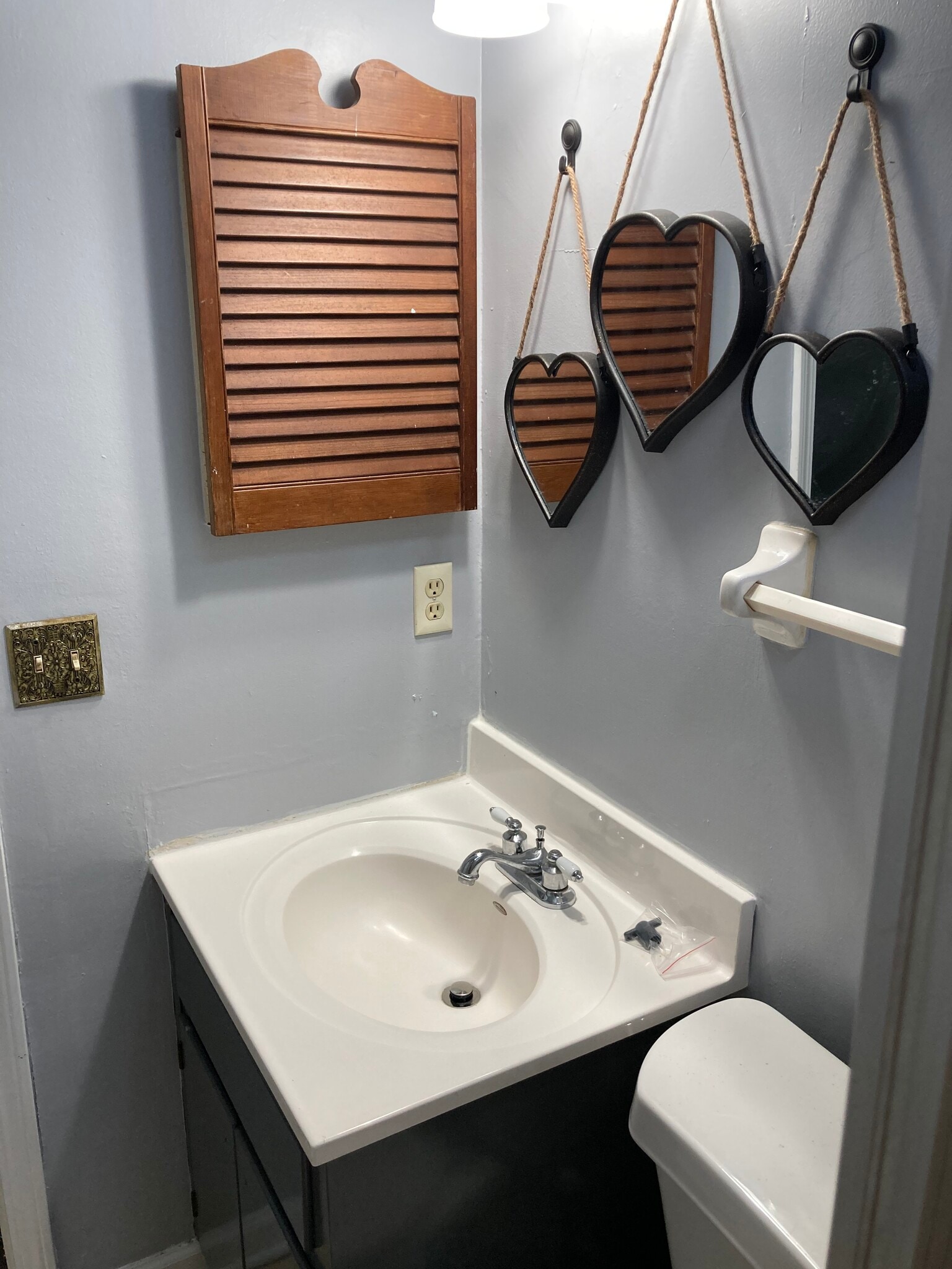 Upstairs sink and toilet - 171 Parkbrook Cir
