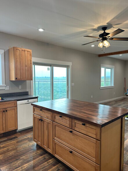 Building Photo - 151 Equestrian Ln