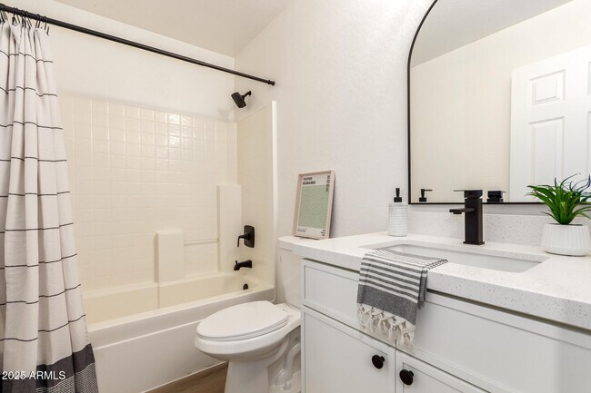 Building Photo - 479 E Dragon Springs Dr