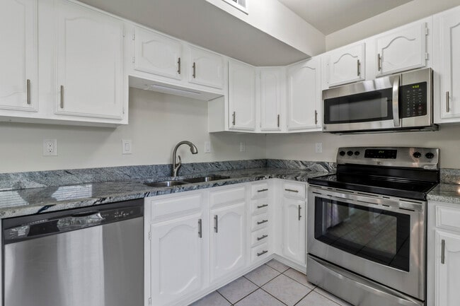 Building Photo - 2601 Knoll Trail