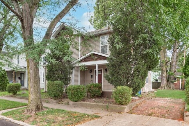 Building Photo - Beautiful Home near Downtown Noblesville
