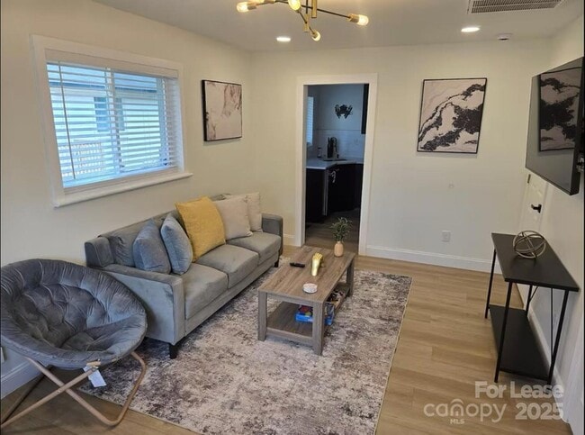 Building Photo - 1406 E 35th St