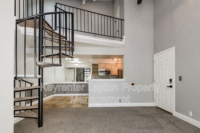 Building Photo - 650 S Main St