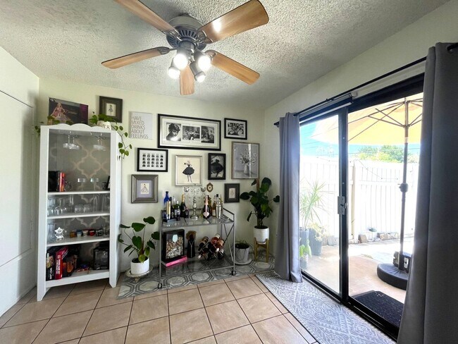 Building Photo - 2 bed, 1.5 bath in Riverside, CA!
