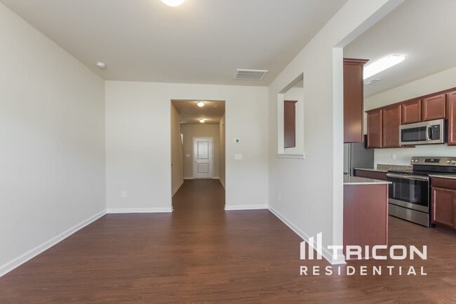 Building Photo - 2812 St George Ln