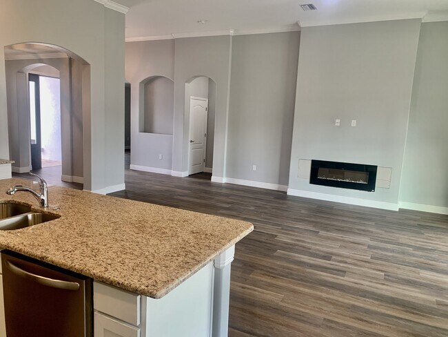 Building Photo - "Spacious 4-Bedroom 3-Bath with In-Law Suite & Granite Finishes in Palm Bay!"