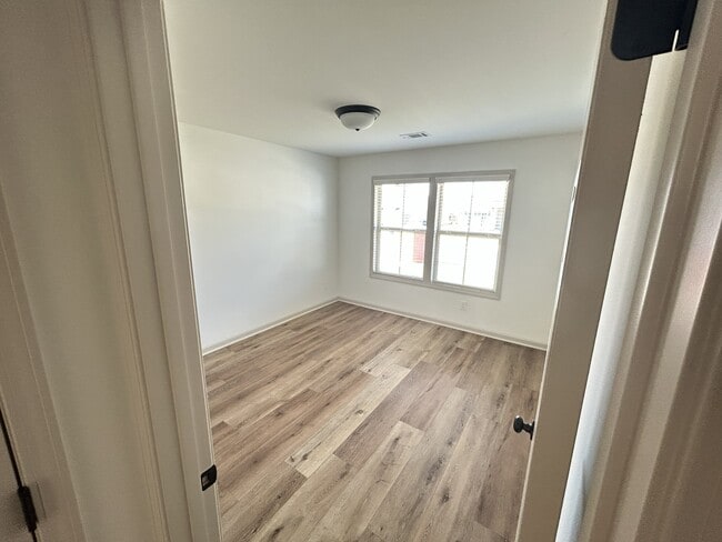 Building Photo - 9508 Dakota Dr