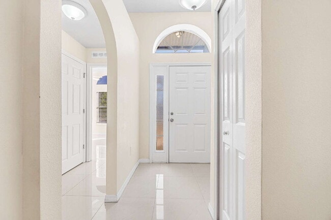 Building Photo - Spacious 3BR Home with Tile Floors & Spa-Like Primary Suite – Marion Oaks