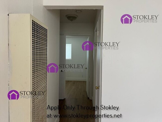 Building Photo - 2405 Applegarth Ln