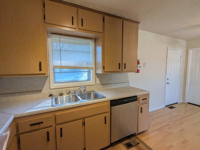 Building Photo - 4206 Old Rock Cut Rd