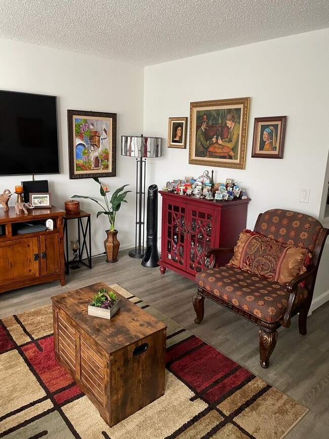 Building Photo - 2052 Cornwall C