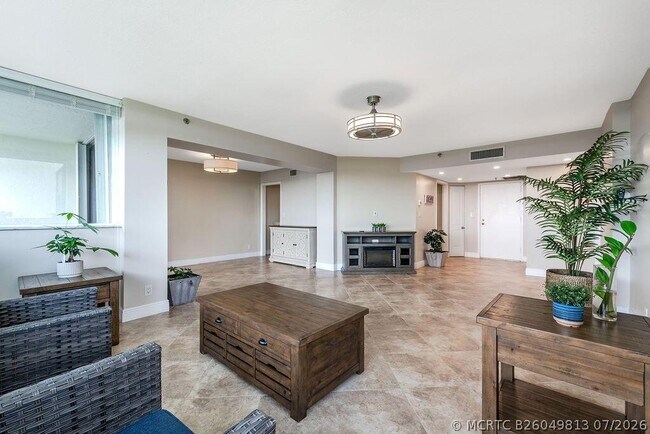 Building Photo - 6463 La Costa Dr