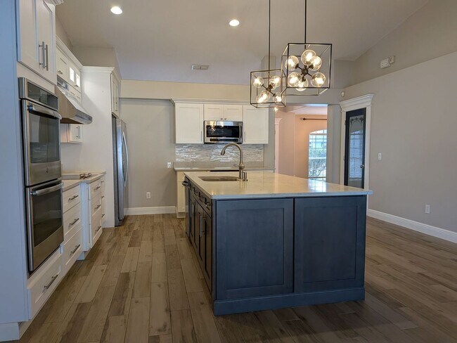 Building Photo - 5/3 Single Family Home at East Lake Cove i...
