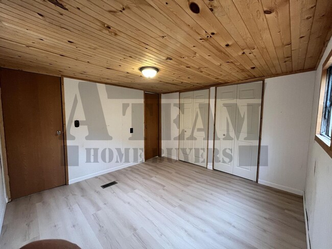 Building Photo - Charming 2-bedroom, 1-bathroom home!