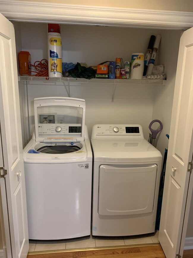 Building Photo - 7833 Andee Ln