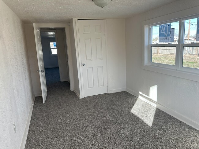 Building Photo - 1229 N Woodland St