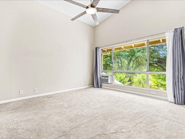 Building Photo - Pets Welcome!  2 bedroom, 2 bathroom single story townhouse