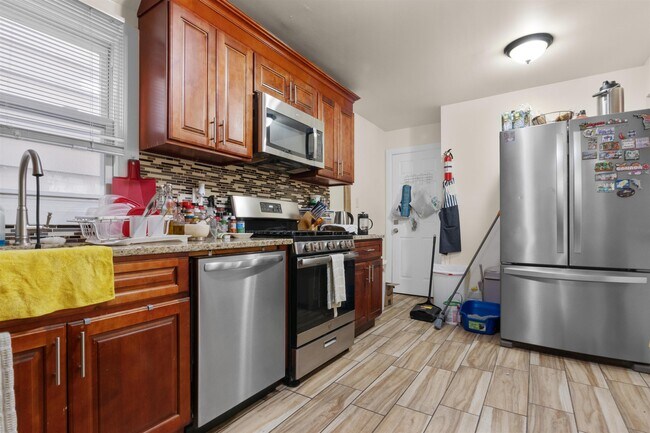 Building Photo - 180 MCADOO Ave