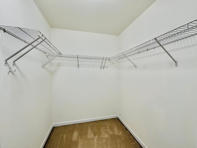 Building Photo - End-Unit 3BR Townhome Minutes to NCSU, Downtown & Crossroads