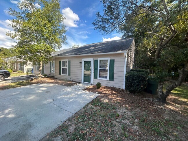 Building Photo - 15 Heritage Village Ln