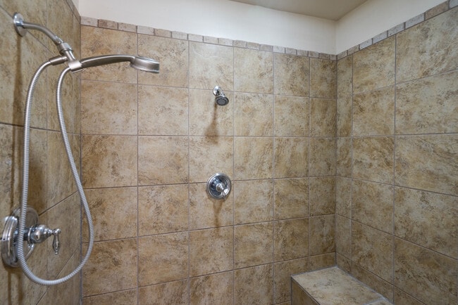 Building Photo - 3 Bedroom Plus Office in The Knolls at Little Valley