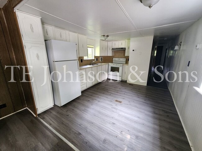 Building Photo - Secluded 2 Bedroom Manufactured Home