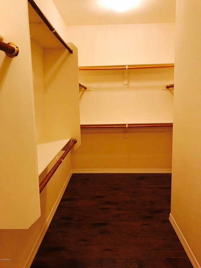 Building Photo - 1150 W Silver Creek Rd