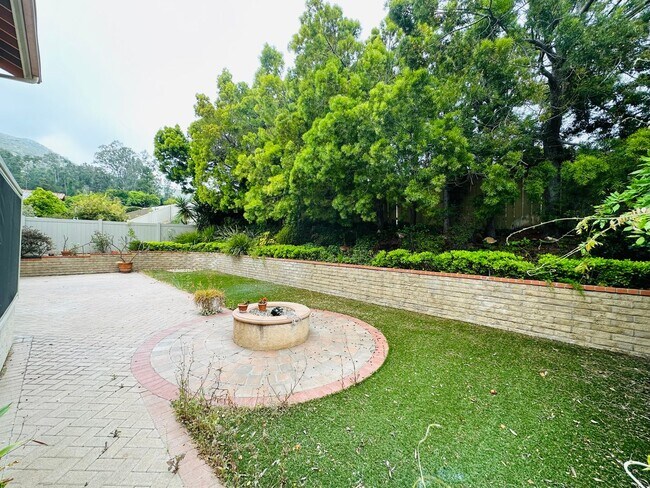 Building Photo - Luxury remodeled 4 bedroom, 3 bath in prime central location!