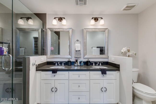 Building Photo - 816 N 3rd Ave