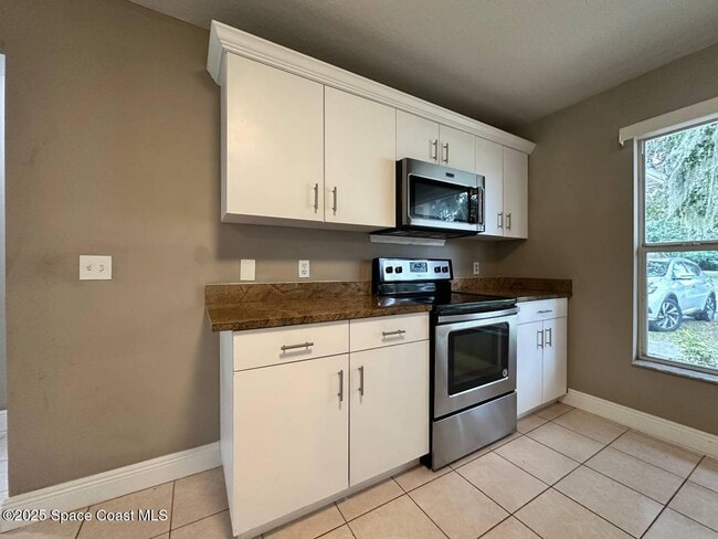 Building Photo - 3060 Sea Gate Cir