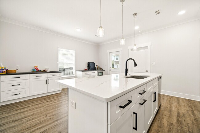 Building Photo - 228 Speckled Trout Ln N