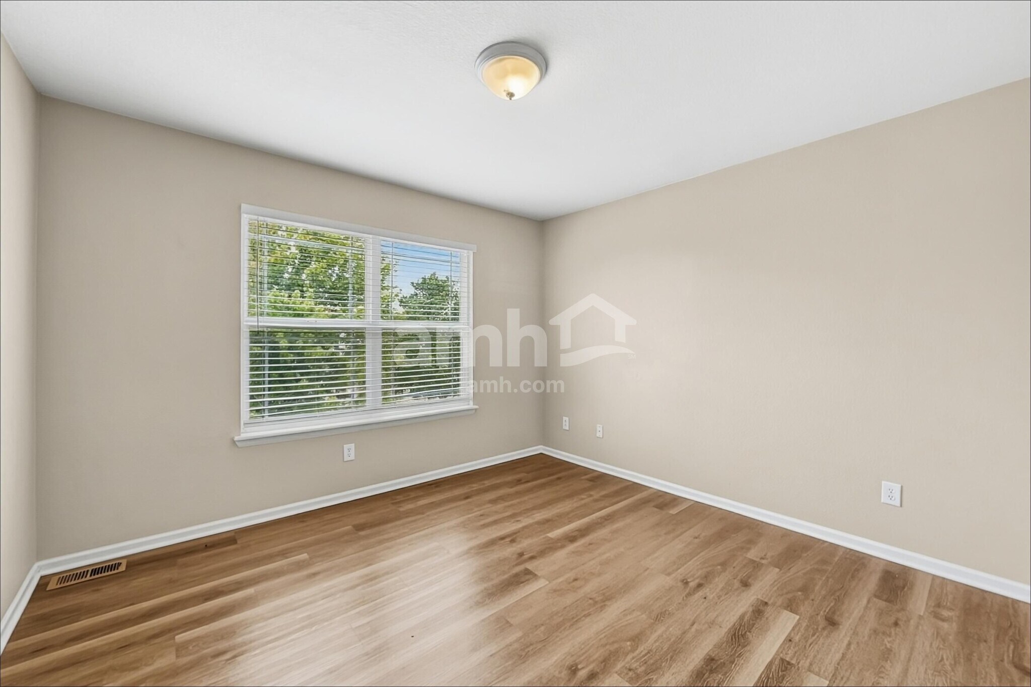 Building Photo - 1556 S Catawba Cir