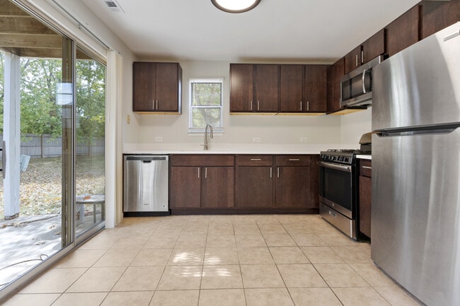 Building Photo - 86 Gant Cir