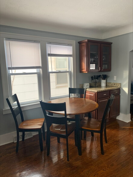 Primary Photo - 428 E Hayes Ave