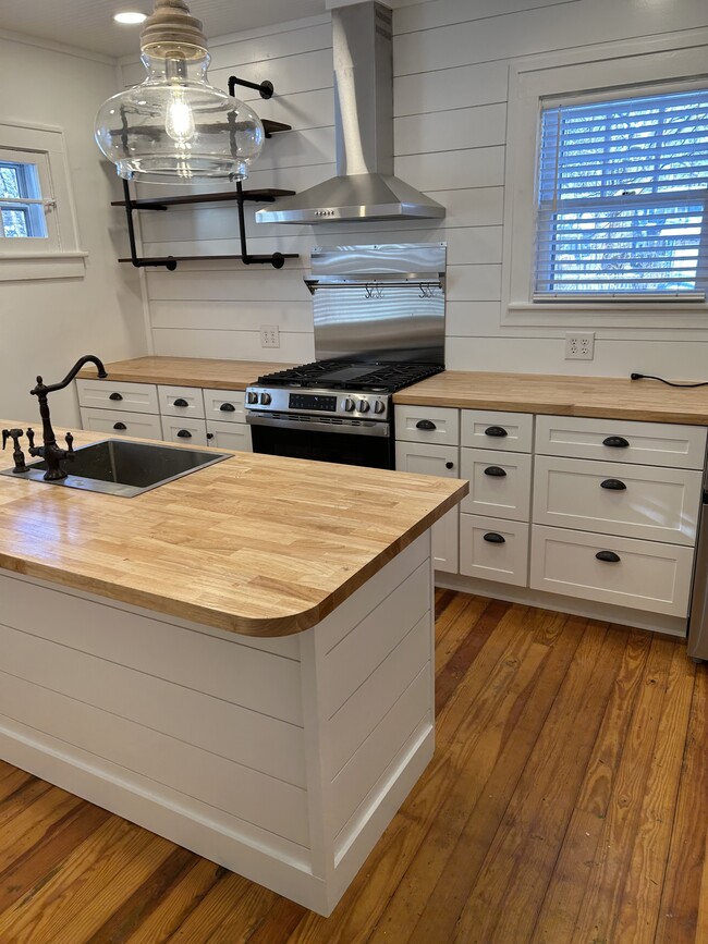 Building Photo - 5107 N College Ave